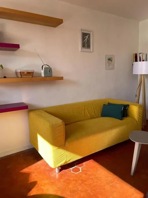 Appartement Petit Nid Plein Soleil Avec Terrasse à Marseille 0*,  France