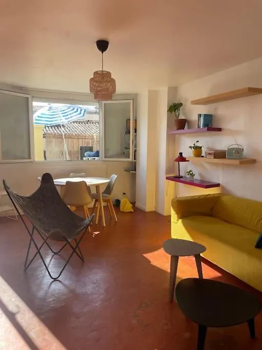 Appartement Petit Nid Plein Soleil Avec Terrasse à Marseille 0*,