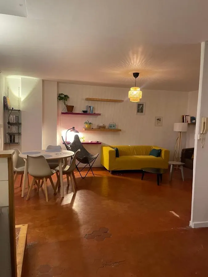 Appartement Petit Nid Plein Soleil Avec Terrasse à Marseille