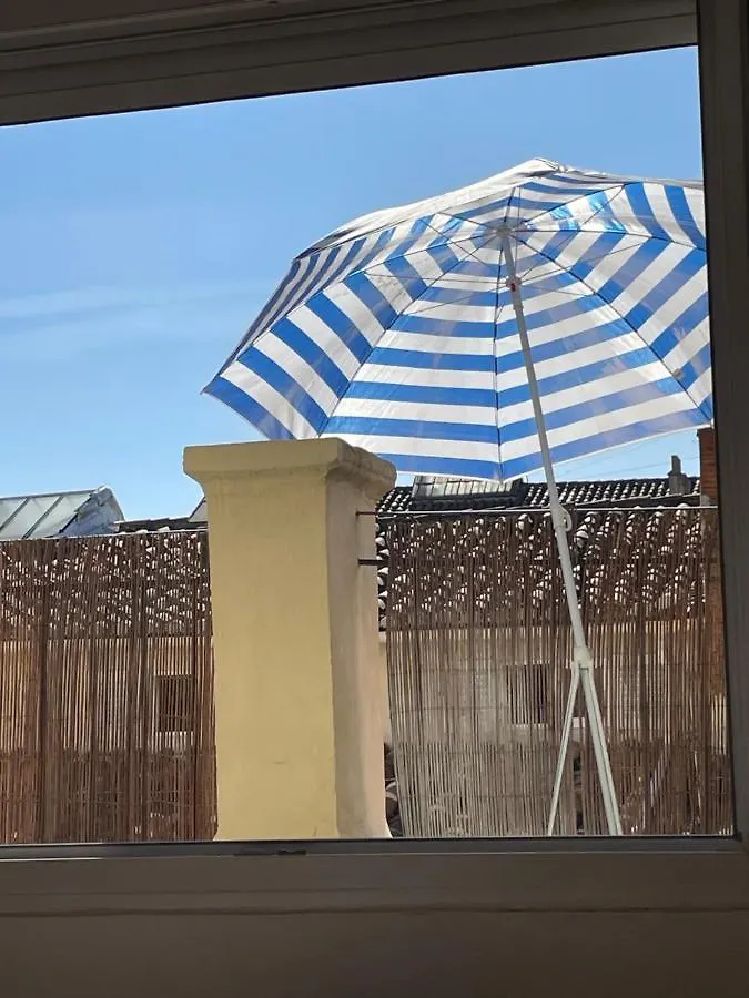 Appartement Petit Nid Plein Soleil Avec Terrasse à Marseille